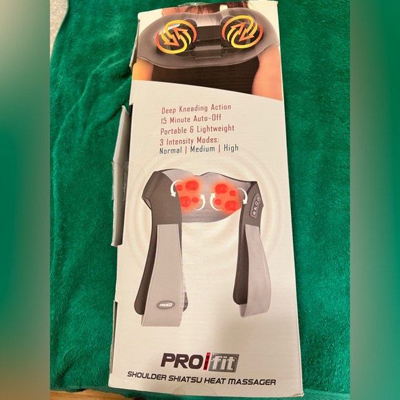 Heated Shiatsu Neck And Shoulder Deep Tissue Pressure Point Massager - Picture 3 of 3